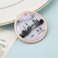 Imán de nevera de recuerdo con el horizonte de Nanjing estilo pintura de tinta - Estilo de Lavado de Tinta de Nanjing (14#) / 50,8mm