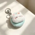 Dettaglio di specchio portatile in peluche a forma di coniglio con portachiavi e campanello - Forma di Coniglio / Ciano