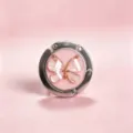 Nahaufnahme eines faltbaren Taschenhalters aus Metall mit elegantem rosa Kristallschmetterling - Stil 7 (Rosa + Weißer Schmetterling)
