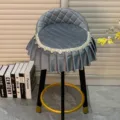 Housse de chaise en velours gris avec bordure en dentelle, coussin de tabouret demi-circulaire. - Gris clair uni