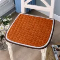 Coussin de chaise de salle à manger matelassé orange confortable, idéal pour un usage quotidien. - Tapis matelassé antidérapant orange simple