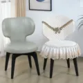 Coprisedia trapuntato di lusso in pezzo unico con elegante bordo in pizzo per sala da pranzo. - Una fodera per sedia (ordinare la quantità necessaria) / Peonia Fiorita Beige