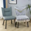 Housse de chaise matelassée grise avec bordure en dentelle dorée élégante et jupe à volants - Housse de Chaise Dossier Carré / Pivoines en fleurs gris