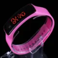 Modieus roze siliconen LED digitaal sportarmbandhorloge met rood licht display - Roze