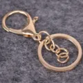 Goldener Karabiner-Schlüsselanhänger mit rundem Ring für die DIY-Schmuckherstellung - KC金加4节链条款 / KC Gold