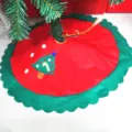 Detail of Christmas tree skirt featuring a red felt center and green scalloped border - Red Scalloped Edge Applique Style (RQAa210) / Small (Diameter 60cm)