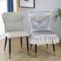 Housse de chaise épaisse matelassée avec ourlet en dentelle délicate et broderie florale. - Imprimé Fleur de Pivoine / Gris