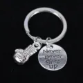 Llavero de guante de boxeo motivacional con etiqueta grabada 'Never never give up' - Guante de Boxeo Redondo Never Give Up (Estilo 3)