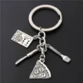 Zilveren metalen chef-sleutelhanger met bedeltjes van pizza, kookboek, mes en vork - Gastronomische Chef Thema (11)