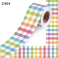 Detaillierte Makroansicht von bunten karierten selbstklebenden Pinnwand-Randaufklebern - Mosaik Mehrfarbig Gingham (ZH54) / 10m Rolle