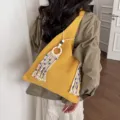 Modische gelbe Strick-Umhängetasche mit böhmischen Evil-Eye-Quastenanhängern für Damen - Gelb