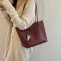 Bolso tote granate con textura trenzada para mujer, gran capacidad estilo coreano - Con Colgante / Burdeos