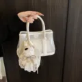 Bolso tote pequeño de PVC blanco transparente con lindo amuleto de perro de peluche - Con Colgante / Blanco