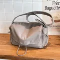 Graue japanische Nylon-Umhängetasche mit großem Fassungsvermögen und breitem Gurt - Grau