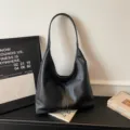 Grand sac fourre-tout noir en cuir souple pour femme, style minimaliste - Sans pendentif / Noir sans Pendentif