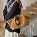 Grand sac cabas rétro en similicuir kaki avec une breloque ours en peluche adorable - Avec Pendentif / Marron