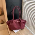 Sac cabas vintage bordeaux pour femme avec de longues anses et un fermoir doré élégant - Sac Unique / Bordeaux