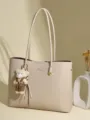 Große beige Pendler-Einkaufstasche mit süßem Teddybär-Anhänger - Bär Anhänger Stil (716.582416) / Gebrochenes Weiß