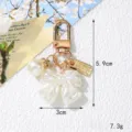Elegant white bow and pearl alloy keychain showing size measurements and weight info - Letter plate bow