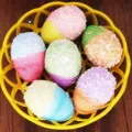 Juego de huevos de Pascua de espuma moteada de colores en una cesta amarilla decorativa. - Set de 7 piezas / Estilo Moteado Macarrón (Estilo 3)