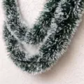 Guirnalda navideña verde oscuro con puntas blancas para decorar el árbol - Longitud 2m Ancho 9cm / Verde Oscuro con Borde Blanco