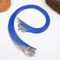 Detailansicht von 2mm blauen gewachsten Schnüren für Halsketten mit Karabinerverschluss. - Saphirblau