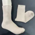 Merino wool mid-tube socks detail, klassisches ribbed knit design, comfortable outdoor hiking. - 36-40 / Off White