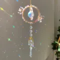 Dettaglio acchiappasole in quarzo rosa fatto a mano che proietta riflessi arcobaleno vividi - 54cm / Quarzo rosa