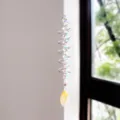 Attrape-soleil spirale 3D avec perles irisées et tranche d'agate jaune naturelle - Tranche d'Agate Blanche / 52cm / Argent