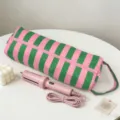 Vista dettagliata della borsa a righe rosa e verde per strumenti per capelli - Righe Rosa Verde