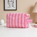 Neceser profesional de rayas rosas con asa lateral y material impermeabilizado - Rayas Finas Rojo Rosa