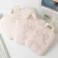 Vista detallada de tres tamaños de fundas rosas acolchadas con lazo bordado para PC - 11寸（竖款） / Rosa