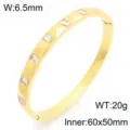 Gouden titanium staal geometrische kristalen armband innerlijke maat 60x50mm en breedte 6.5mm. - Geometrische Geniete Stijl