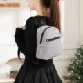 Mochila pequeña de seersucker a rayas blancas y negras para mujer de uso diario - Negro