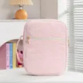 Detailansicht des rosa gesteppten Stoffes und der geprägten Schleifen auf dem Bucheinband - Handgeführte Buchhülle / PU Rosa Schleife Geprägt