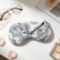 Funda para gafas de tela floral con botón de corazón rosa para viajes y almacenamiento - Estampado Floral Azul Oscuro