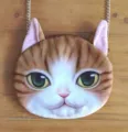 Detalle del estampado de cara de gato en 3D en un elegante bolso bandolera con cadena - Estilo Gato Naranja (Bolso de Cadena) / Estilo de Gato 4