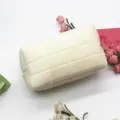 Weiches cremefarbenes, gestepptes Plüsch-Federmäppchen für Schüler und Make-up-Aufbewahrung - Einfaches Kissen-Design (Einfaches Federmäppchen) / Weiß