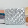 Funda acolchada plateada elegante para iPad Air de 11 pulgadas con un patrón de diamantes - Rombo Plateado / 11"