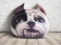 Cojín de peluche 3D cabeza de bulldog realista para coche y decoración del hogar - Pequeño 33x38cm / Bóxer