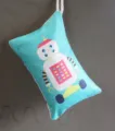 Bolsa de carbón de bambú azul con diseño de robot para eliminar olores en el coche - Robot