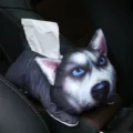 Caja de pañuelos creativa de peluche con cabeza de husky para coche y reposacabezas - Husky Mirando Fijo