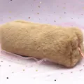 Schattig pluche achthoekig etui voor studenten in zachte lichtbruine kleuruitvoering - Beige
