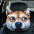 Lindo reposacabezas de coche 3D con cara de perro Shiba Inu para soporte del cuello - Shiba Inu Feliz / 22*28 cm