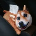 Soporte de pañuelos de felpa Shiba Inu Doge para reposabrazos de coche - Perro Amarillo