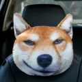 Reposacabezas de coche Shiba Inu 3D realista para apoyo del cuello y decoración - Shiba Inu Travieso / 22*28 cm
