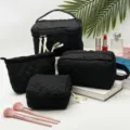 Juego de cuatro neceseres de maquillaje negros texturizados para viaje y cosméticos. - Bolso de Mano (18.5*17*5cm) / Negro