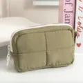 Professionelle gesteppte grüne Nylon-Kosmetiktasche mit wasserfestem Stoff und Reißverschluss - Standardgröße / Armeegrün