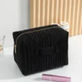 Neceser de terciopelo negro acolchado con cremallera dorada y rayas - L / Negro