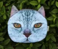 Kreative blaue realistische Katzengesicht-Tasche für Make-up oder Münzen vor grünem Blattgrund - Blaues Kurzhaar (猫9)